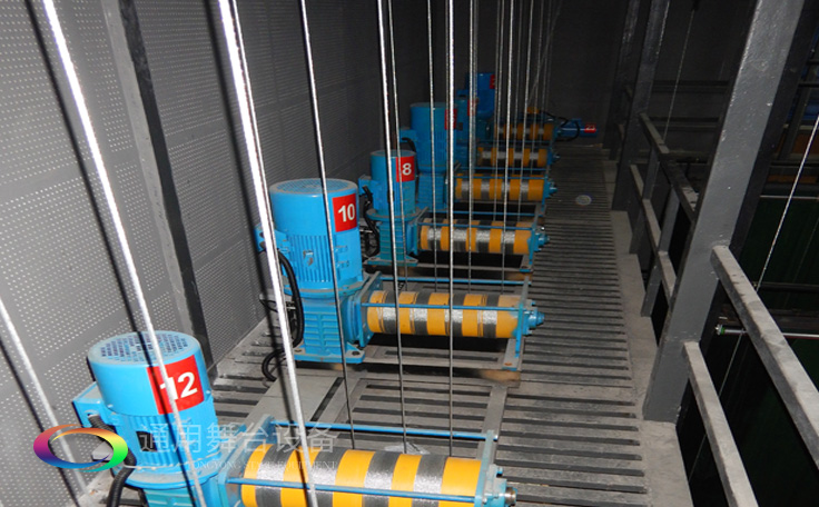 十余年銳意攀登，奮發圖強！舞臺幕布、機械等一站式選購供應商，舞臺機械、音響、燈光工程設計施工承包壹級資質——通用舞臺