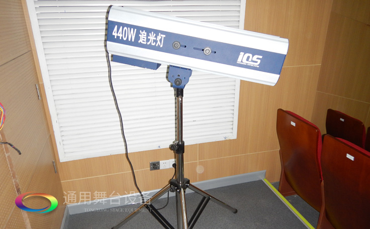 十余年銳意攀登，奮發圖強！舞臺幕布、機械等一站式選購供應商，舞臺機械、音響、燈光工程設計施工承包壹級資質——通用舞臺