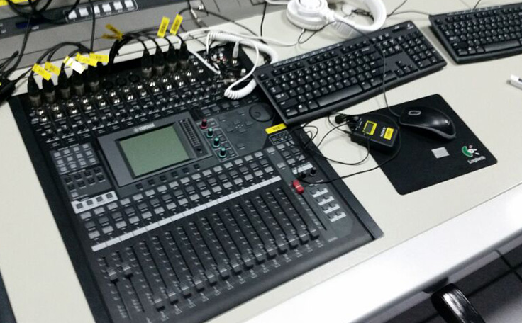 通用舞臺承建藍騎士水運動中心演藝舞臺機械、燈光及舞臺幕布建設