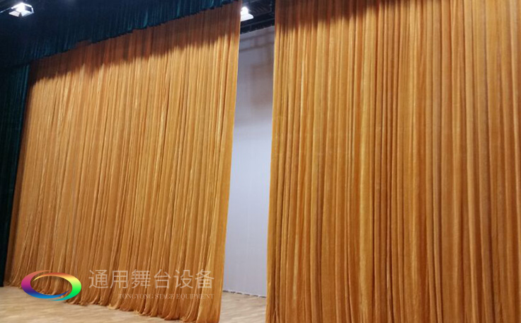 大幕類型、開啟方式！泰州舞臺大幕廠家——通用舞臺幕布，主要用于演出開始、結束的舞臺啟閉,有時也用作場幕使用