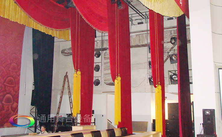 尊重用戶要求、傾聽客戶心聲、認真滿足用戶需要！舞臺阻燃幕布廠家訂做【會議報告廳禮堂幕布】【學校多功能廳幕布】 【慶典演出舞臺幕布】