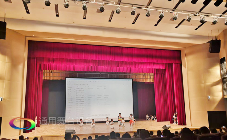 南京某戲劇院對開阻燃幕布、舞臺音響、燈光吊桿項目完工及試運營