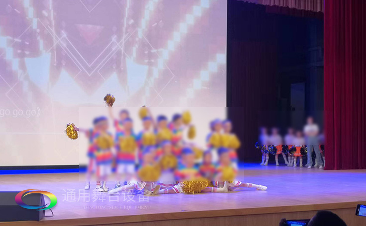 南京某戲劇院對開阻燃幕布、舞臺音響、燈光吊桿項目完工及試運營