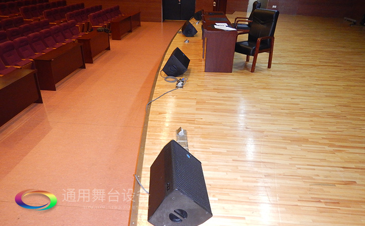 通用舞臺專業性、全方位優勢！業務涉及舞臺機械、阻燃幕布、專業燈光系統、專業音響系統