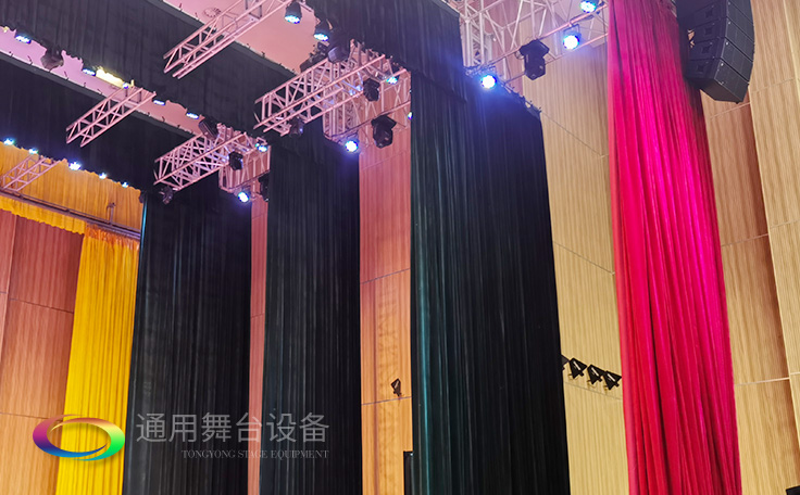 遷換場景、揭示活動主體、渲染演出氣氛、提升演出效果——舞臺阻燃幕布