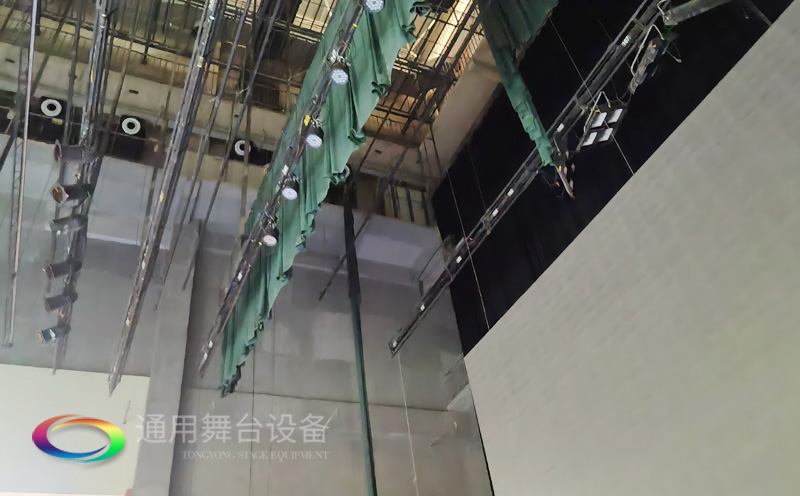 廣西梧州某劇場順利通過項目驗收 項目設計舞臺機械吊掛系統、幕布、專業燈光系統等