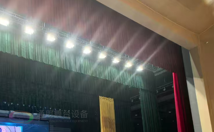 通用舞臺設備興化將軍路小學報告廳舞臺吊桿、舞臺阻燃幕布項目
