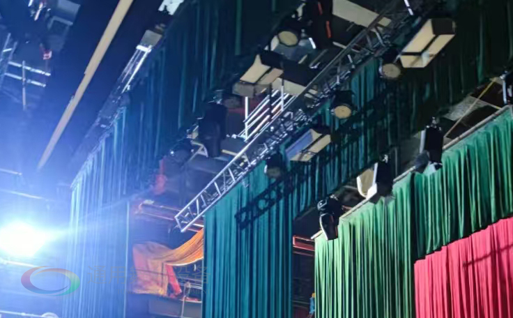 通用舞臺設備興化將軍路小學報告廳舞臺吊桿、舞臺阻燃幕布項目