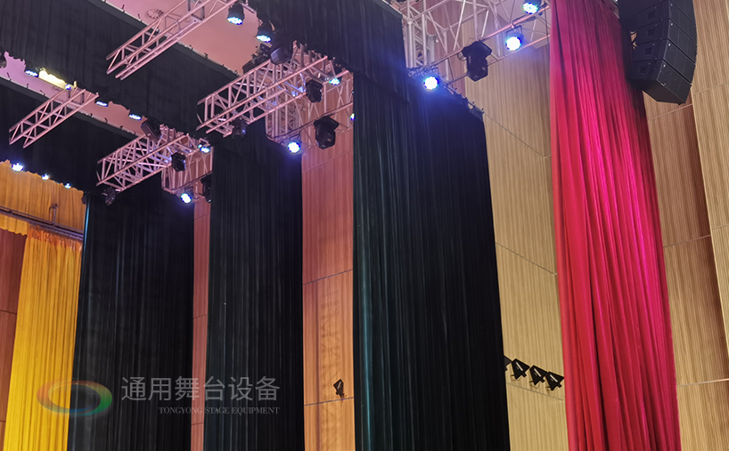 舞臺幕布怎么選？不同場景舞臺幕布選型與配置方案解析
